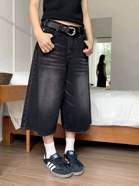 Black Wash Jeans, Wide Leg Jeans Outfit, Jean Short Outfits, Denim Shorts Outfit, Y2k Aesthetic Fashion, Jeans Streetwear, Baby Tees Y2k, Sleeveless Hoodie, Shorts Pants