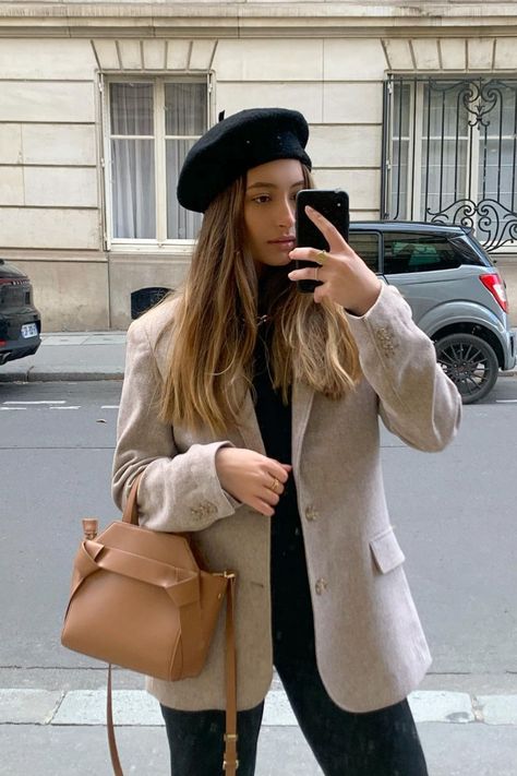 Beige Beret Outfit, Beret Outfit Street Style, Beige Beret, Beret Outfit, Minimal Streetwear, Minimalist Street Style, Minimal Street Style, Inspo Instagram, Streetstyle Fashion