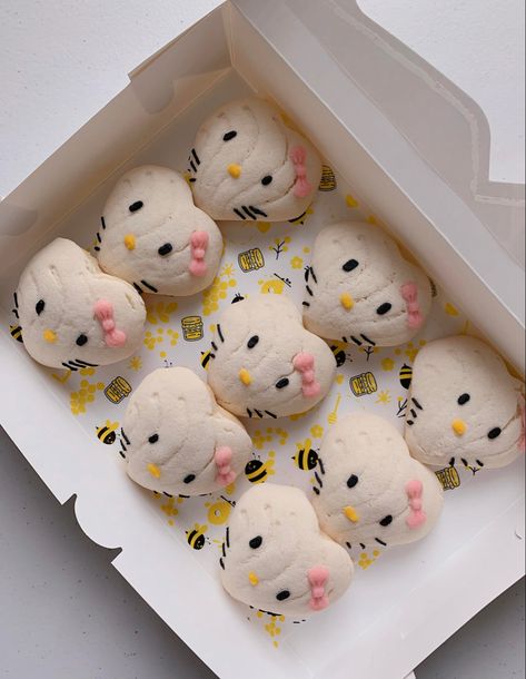 #concha #conchas #dessert #sweet #sweets #yum #yummy #delicioso #good #mexican #love #aesthetic #hellokitty #sanrio #kawaii #cute #pinterest Hello Kitty Conchas, Concha Bread, Aesthetic Hellokitty, Mexican Love, Kawaii Bread, Mexican Sweet Breads, Cute Snacks, Love Aesthetic, Sweet Breads