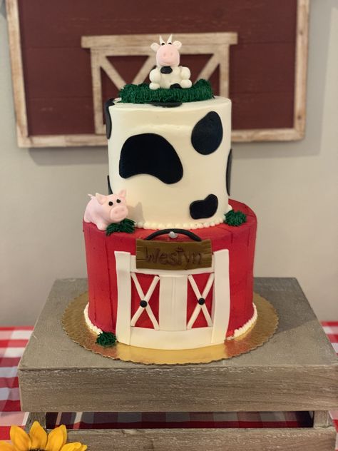 barnyard birthday cake Barnyard Birthday Cake, Farm Theme Cake, Barnyard Birthday, Farm Party, Theme Cake, Farm Theme, Themed Cakes, 1st Birthday, Birthday Cake