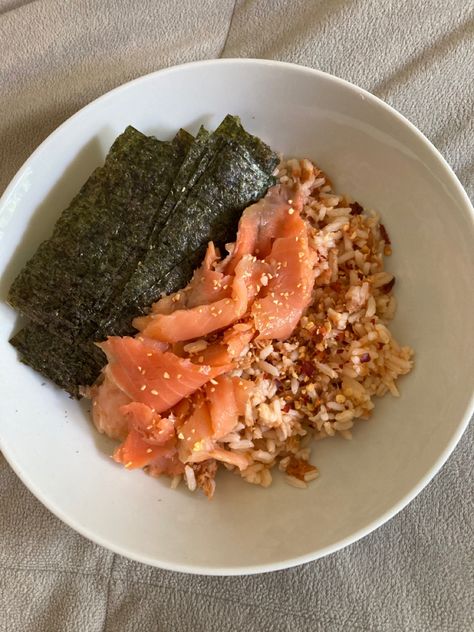 Seaweed Aesthetic Food, Smoked Salmon Aesthetic, Healthy Vibes, Salmon Rice Bowl, Raw Salmon, Yoga Inspo, Salmon And Rice, College Meals, Tuna Recipes