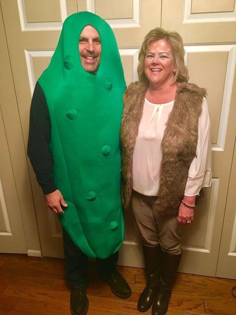 Mom And Dad Before Their Halloween Party. He's A Dill Pickle. She's A Female Deer. Together They're A "Dill-Doe." And Also My Heroes Mom And Dad Costumes, Pickle Costume, Pun Costumes, 3 People Costumes, Punny Halloween Costumes, Halloween Costumes Diy Couples, Funny Couple Costumes, Up Halloween Costumes, Amazing Halloween Costumes