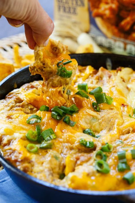 Cheesy BBQ Pork Dip Pulled Pork Dip, Dips Savory, Pork Dip, Buffalo Recipes, Buffalo Chicken Wing Dip, Chicken Wing Dip, Healthy Buffalo Chicken Dip, Yummy Bowl, Homemade Buffalo Sauce