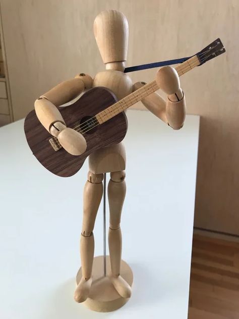 Making Instruments, Mannequin Drawing, Vintage Space Art, Artist Mannequin, Tenor Guitar, Wooden Man, Robot Sculpture, Recycled Art Projects, Pose Dolls