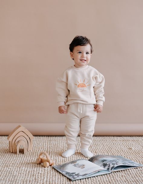 Jogging Sweat, Thoughtful Baby Gifts, Baby Kleidung, Neutral Baby Clothes, Toddler Sweater, Kids Jogger, Gender Neutral Baby Clothes, Baby Bedding, Jogger Set