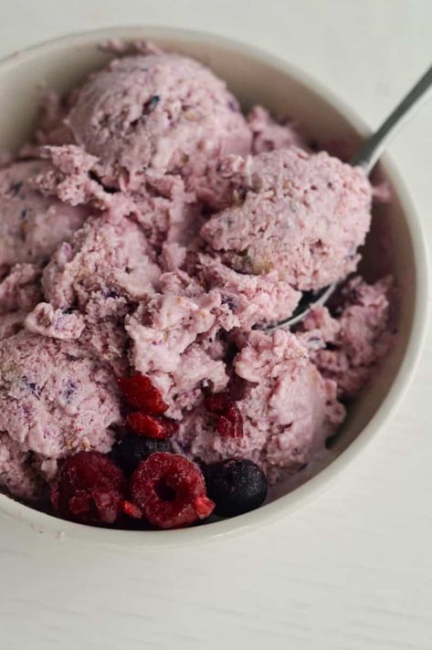 Raspberry Cottage Cheese Ice Cream, Ice Cream Cottage Cheese, Ice Cream In A Bowl, High Protein Ice Cream, Bariatric Snacks, Cottage Cheese Dessert Recipes, Frozen Yogurt Pops, Cottage Cheese Ice Cream, Protein Ice Cream Recipe