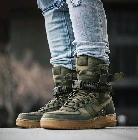 Nike Boots Mens Outfit, Green Dress Shoes, Nike Sf Af1, Custom Sneakers Diy, Nike Sf, Blue Sneakers, Custom Sneakers, Sneakers Men Fashion, Custom Shoes