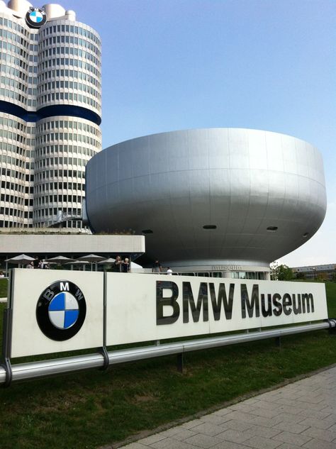 Bmw Company Building, Bmw Company, Bmw Museum, Beige Backpacks, Bmw I8, Car Showroom, Amazing Buildings, Audi R8, Car Brands