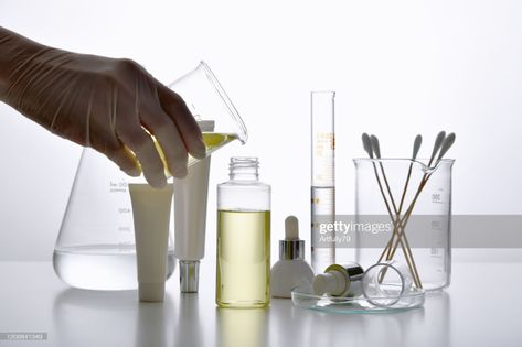 Stock Photo : Dermatologist formulating and mixing pharmaceutical skincare, Cosmetic bottle containers and scientific glassware, Research and develop beauty product concept. Skincare Formulation Lab, Formulation Cosmetic, Skincare Laboratory, Beauty Laboratory, Cosmetic Laboratory, Body Cream Photography, Laboratory Aesthetic, Skincare Lab, Scientific Skincare