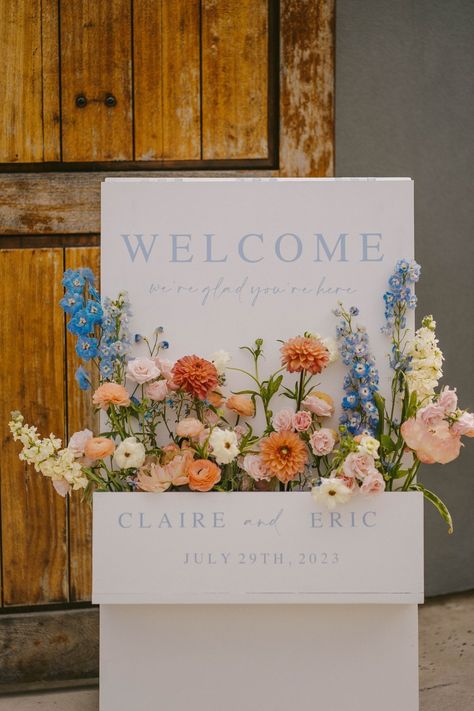 Garden Party Wedding Welcome Sign, Wedding Ideas Garden Theme, Garden Party Reception Ideas, May Wedding Themes, Welcome Wedding Sign With Flowers, Wedding Aesthetic Spring, Garden Summer Wedding, Flower Entrance Decoration, Summer Garden Wedding Flowers