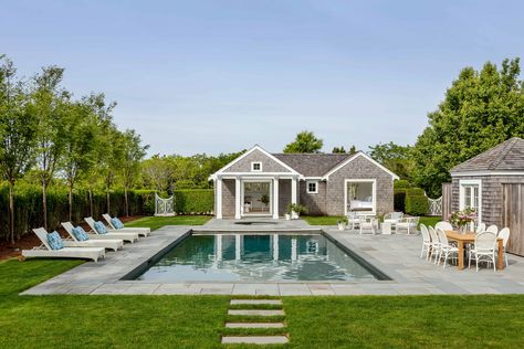 Nantucket Homes Exterior, Nantucket Beach House, Nantucket House, Nantucket Beach, Nantucket Style Homes, Nantucket Summer, Nantucket Home, Shingle Exterior, Outdoor Entertaining Spaces