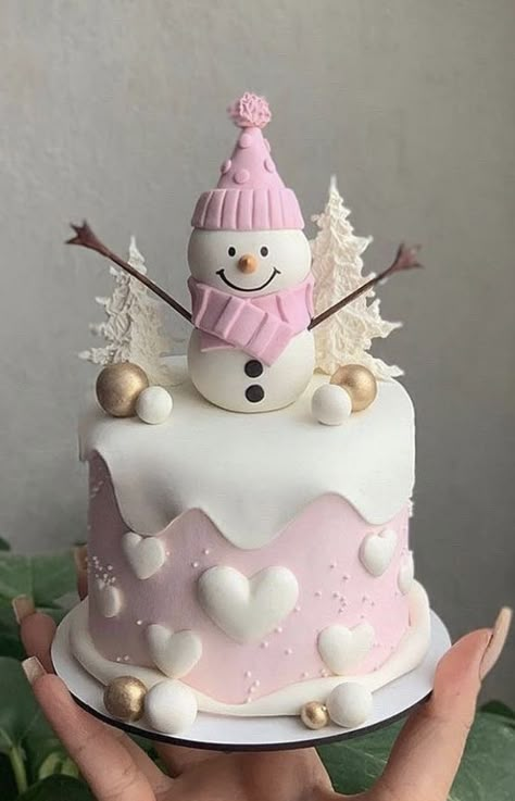 December Birthday Cake For Women, Pretty Winter Cakes, Winter Themed Birthday Cake, December Birthday Cake Ideas, Christmas Cake Designs Awesome, Winter Birthday Cake Ideas, Christmas Cake Fondant, Fondant Snowman, Christmas Fondant Cake