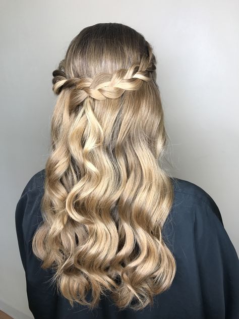 Braided Wedding Half Up Half Down, Grad Hairstyles Half Up Half Down Braids, Half Up Half Down With Plait, Braided Half Up Half Down Hair Blonde, Durch Braid Half Up Half Down, Half Up French Braided Hairstyles, Half Up Halo Braid, Middle French Braid Half Up, Down Hairstyles For Prom