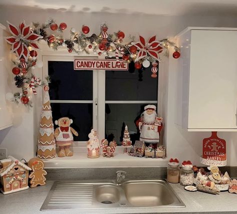 Christmas Kitchen Decor Gingerbread, Gingerbread Dining Room, Ginger Bread Kitchen Decor, Ginger Bread Christmas Decorations Ideas Diy, Santas Bakery Decor, Fridge Christmas Decorations, Christmas Gingerbread Kitchen Decor, Gingerbread Theme Kitchen Decor, Ginger Bread Decor Ideas