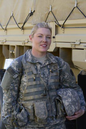 Katherine Beatty, U.S. Army Artillery. In 2016 she became the first female cannoneer in the US Army. She was an Honor Graduate at the Fort Sill Artillery School graduating top of her class! Us Army Women, Thanks For Your Service, Fort Sill, Fire Training, Combat Training, Army Women, Camo Girl, Strong Muscles, Military Heroes