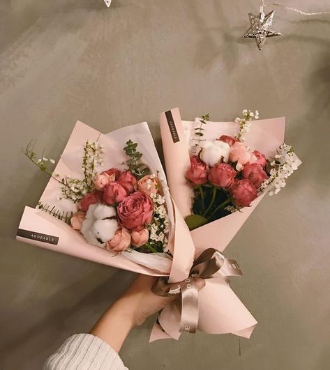 Flower Boquet, Bouquets Of Flowers, Boquette Flowers, Beautiful Bouquets, Hand Bouquet, Flowers Bouquet Gift, How To Wrap Flowers, Bouquet Arrangements, Flower Packaging