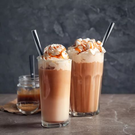 Frappe is an iced coffee drink that makes your hot summer days comfortable. Deliciously prepared from coffee powder, whipping cream, milk, and chaocolate. Mcdonalds Caramel Frappe, Mcdonalds Mocha Frappe, Carmel Frappe, Caramel Frappe Recipe, Mocha Frappe Recipe, Caramel Frappe, Keto Beverages, Frappe Recipe, Caramel Frappuccino