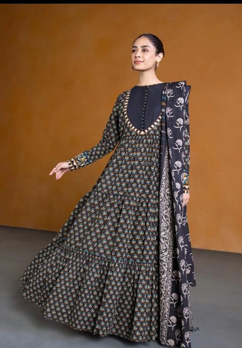 Lawn Long Frock Design, Formal Frocks For Women, Printed Long Frocks, Winter Dress Designing, Yoke Designs, Lawn Frock Design, Summer Abaya, Frock Designs For Women, Long Frocks For Girls