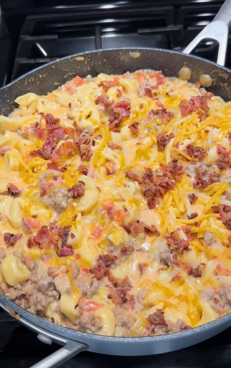 Bacon Cheeseburger Tortellini - Cooking with Katie Cross Bacon Cheese Tortellini Recipes, Sunday Night Casserole, Tortellini And Bacon Recipes, Bacon Cheeseburger Tortellini, Tortellini Recipes With Ground Beef, Hamburger Tortellini, Cheeseburger Tortellini, Nightly Meals, Pasta Rasta