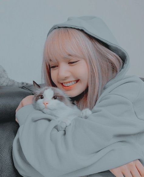 Cheveux Oranges, Kang Ho Song, Lisa Blackpink Instagram, Black Pink Background, Blink Book, 17 Kpop, Dara Kpop, Lisa Bp, Lisa Blackpink Wallpaper