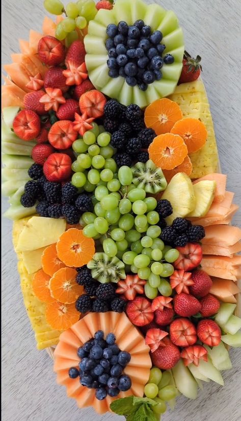 Rectangle Fruit Platter, Pretty Fruit Platter, Fruit Charcuterie Board, Fruit Presentation, Aesthetic Fruit, Fruit Platter Designs, Dish Display, Unique Fruit, Decorações Com Comidas