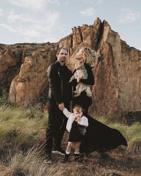 Rock Family Photoshoot, Dark Family Photos, Alternative Family Photoshoot, Chic Family Photoshoot, Grunge Family Photoshoot, Alternative Family Photos, Goth Family Photos, Moody Family Photoshoot, Edgy Family Photoshoot