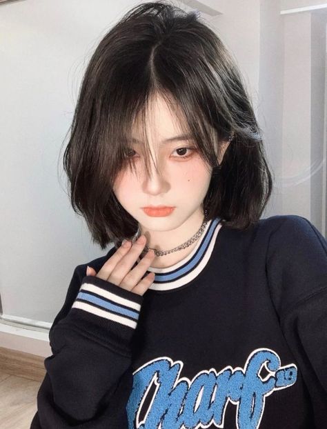 Ulzzang Short Hair, Short Haircuts With Bangs, Cool Hairstyles For Girls, Korean Short Hair, Cute Quick Hairstyles, Girls Short Haircuts, Cut Her Hair, Shot Hair Styles, Hair Stylist Life