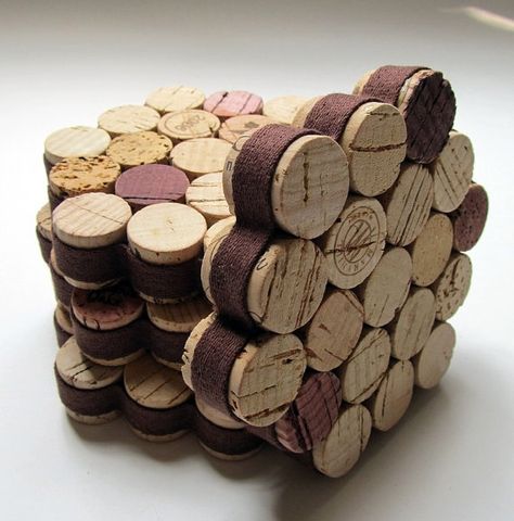 Craft Workspace, Wine Cork Coasters, Cork Christmas, Wine Cork Projects, Cork Projects, Cork Diy, Wine Craft, Cork Art, How To Make Coasters