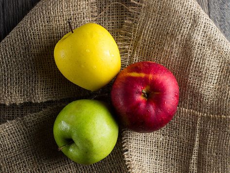 What Is the Difference Between Red, Green, and Yellow Apples? - Chowhound Apple Facts, Blue Orchid Flower, Lion Eyes, Apple Photo, Del Taco, Red Images, Yellow Apple, An Apple A Day, Apple Varieties