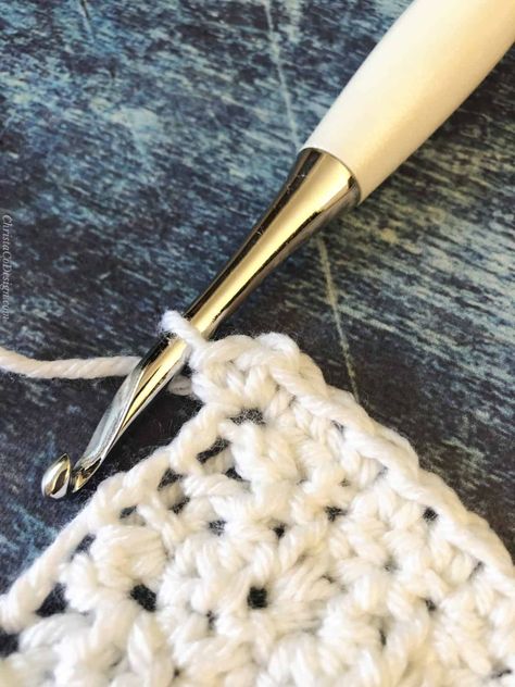 Corner of single crochet border includes sc, ch 1, sc. Single Crochet Border, Crochet Striped Blanket Pattern, Chunky Crochet Blanket Pattern, Striped Crochet Blanket, Crochet Border, Chunky Crochet Blanket, Crochet Blanket Pattern Easy, Easy Crochet Blanket, Crochet Blanket Designs