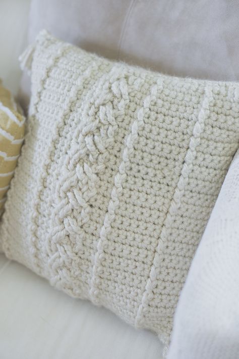 Crochet Pillow Pattern Free, Farmhouse Cozy, Crocheted Accessories, Crochet Pillow Patterns Free, Cushion Cover Pattern, Pillow Covers Pattern, Crochet Pillow Cover, Crochet Cushion Cover, Confection Au Crochet