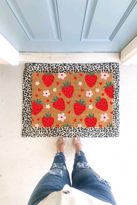 #doormats Summer Door Mat Diy, Door Mat Design Ideas, Apartment Door Decor Entrance, Summer Door Mat, Salons Cottage, Door Mat Ideas, Strawberry Coquette, Cute Door Mats, Mat Decoration