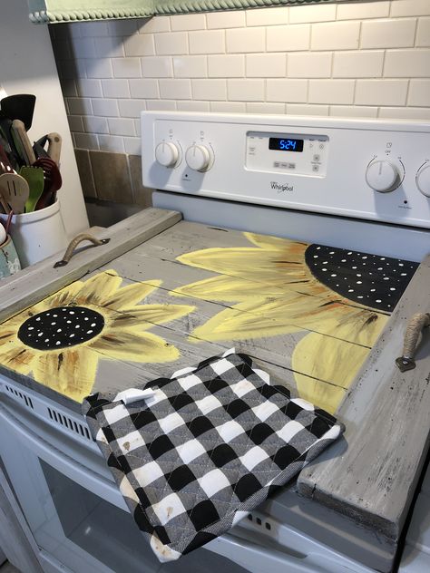 Sunflower Themed Kitchen, Sunflower Room, Sunflower Home Decor, Cow Kitchen, Sunflower Kitchen Decor, Western Kitchen, Noodle Board, Sunflower Kitchen, Kitchen Cabinets Decor