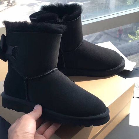 Uggs Boots Outfit, Ugg Aesthetic, Cute Uggs, Uggs Boots, Fluffy Shoes, Black Ugg Boots, Black Uggs, Lit Shoes, Cute Boots