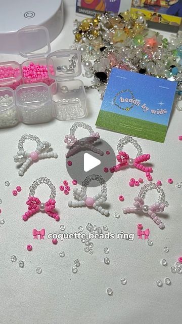 Beginner Beading Tutorials Step By Step, Manik Manik, Bead Rings Tutorial, Coquette Diy, Beads Ring, Beaded Rings Tutorials, Ribbon Ring, Diy Beaded Rings, Ring Tutorial