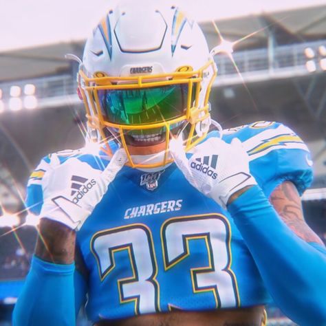 Derwin James Wallpaper, Nfl Profile Picture, Nfl Pfp, Nfl Edits, Football Wallpaper Nfl, Nfl Aesthetic, Derwin James Jr, Derwin James, Cool Football Pictures