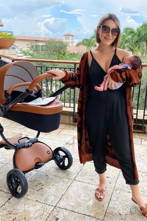 Mom Lazy Outfits, Maternity Soccer Mom Outfit, Mom Hipster Outfits, Mom At The Park Outfit, Mom Errand Outfit Spring, Mom 2023 Style, Gym Mom Outfit, Sahm Outfits Winter Casual, Mom Outing Outfit