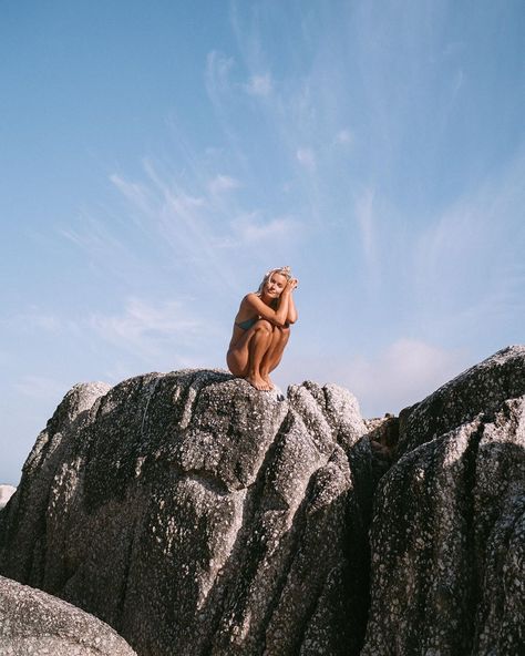 JANINE on Instagram: “In my happy place ❤️ Today marks 5 weeks in Cape Town! WHAT? TIME FLIES WHEN YOU ARE HAVING FUN. . . . . . . #cliftonbeach #capetown…” South African Outfits, Town Photoshoot, Beach Town Aesthetic, South Africa Vacation, Beach Shooting, Africa Vacation, Clifton Beach, Sandy Cheeks, Western Cape South Africa