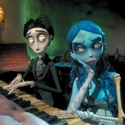 💍Emily Corpse Bride💍 on Instagram: “Emily looks at victor as if she's not interested playing the piano with him” Tim Burton Animation, Victor Corpse Bride, Corpse Bride Movie, Brides Flowers Bouquet, Emily Corpse Bride, Tim Burton Corpse Bride, Emily Watson, Tim Burton Characters, Joanna Lumley