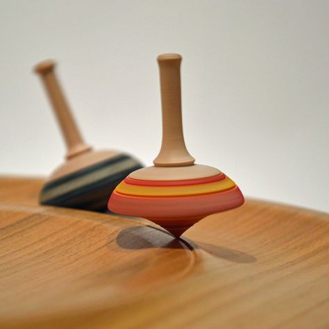 spinning top Spinning Tops Design, Making Wooden Toys, Spinning Tops, Wood Turning Lathe, Lathe Projects, Homemade Toys, Wooden Games, Wood Turning Projects, Spinning Top