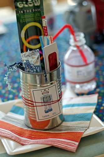 Robot party favor Iron Giant Party Ideas, Robots Party Theme, Robot Party Favors, Party Favors Diy, Robot Cake, Easy Party Favor, Transformer Party, Robot Birthday Party, Robot Theme