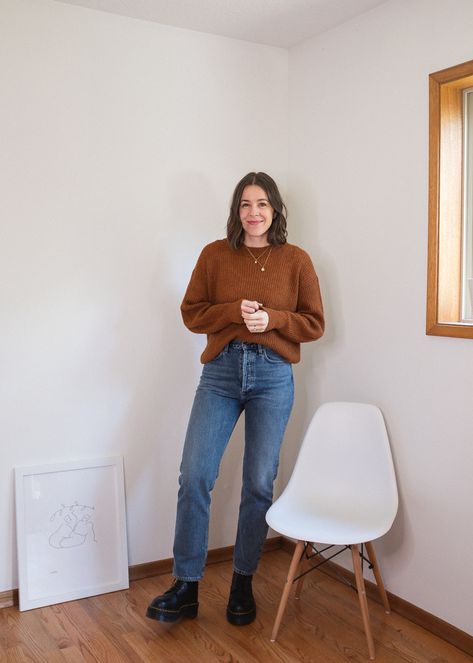 January Winter Style Series: 30 Looks - Seasons + Salt Winter Farmers Market Outfit, Winter Outfits Mom Jeans, Winter Mom Outfits, Ta Outfits, Casual Layered Outfits, Winter Minimalist Outfit, Winter Outfit Casual, January Fashion, Super High Waisted Jeans