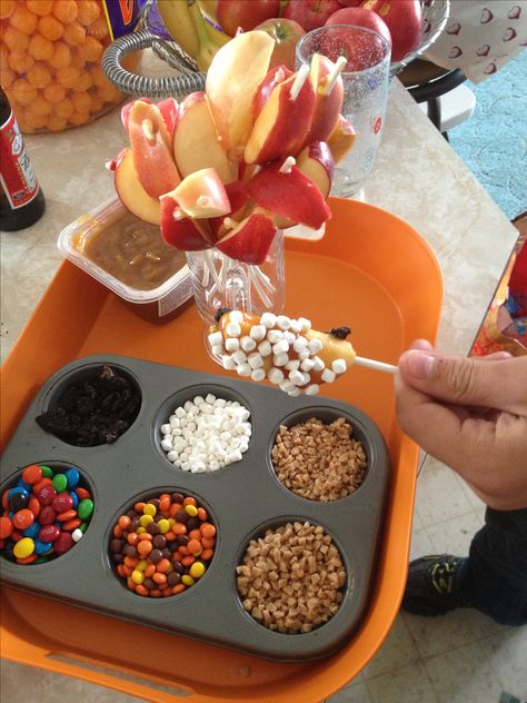 Caramel apple dipping station. So much cleaner and easier than the whole apples I have done at the party previously. Going to give this a try this year. Apple Dipping Station, Apple Tray, Caramel Apple Dip, Apple Bars, Apple Dip, Harvest Party, Snacks Für Party, Halloween Snacks, Halloween Food For Party