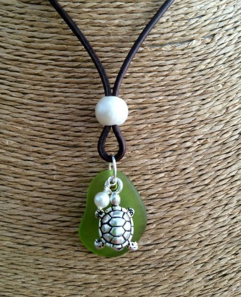 Sea Glass Crafts Jewellery, Beachy Necklace, Beachy Jewelry, Beachglass Jewelry, Cord Jewelry, Sea Glass Crafts, Wire Jewelry Designs, Seashell Jewelry, Turtle Charm