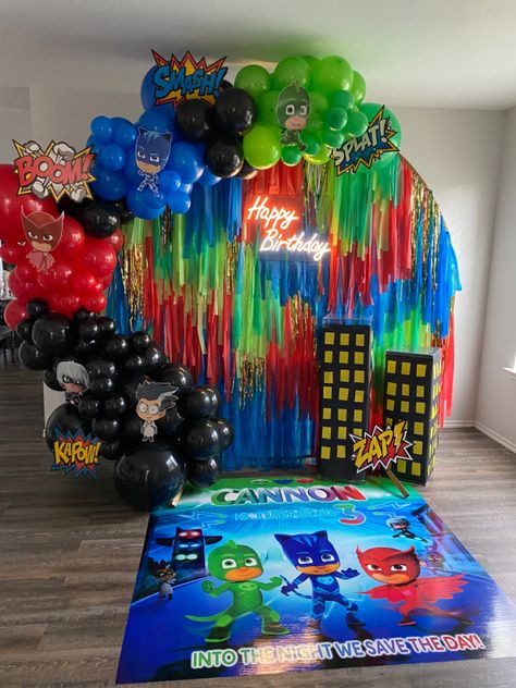 Oh Mask Birthday, Pj Masks Birthday Theme, Pjs Masks Birthday Party, Pj Masks Birthday Party Ideas Decoration, Pj Mask Birthday, Pj Masks Party, Pj Masks Balloon Arch, Pjmasks Birthday Party Ideas Boy, Pjs Mask Birthday Party