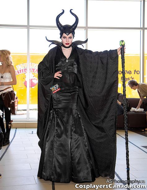 Maleficent cosplay costume at Ottawa Comic Con 2014 Maleficent Cosplay, Comic Con Costumes, Maleficent Costume, 3d Dragon, Compression Shirts, Comic Con Cosplay, Epic Cosplay, Cool Cosplay, Awesome Cosplay