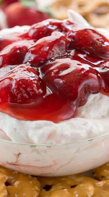 Pretzel Salad Dip, Cherry Cheesecake Dip Recipe, Cherry Cheesecake Dip, Strawberry Pretzel Salad Recipe, Cheesecake Dip Recipe, Salad Dip, No Bake Summer Desserts, Sweet Appetizer, Crazy For Crust