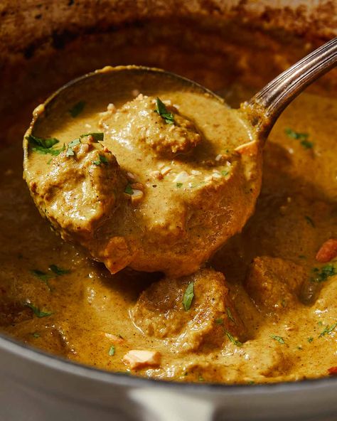 Lamb Korma Curry in a pot Lamb Kofta Curry, Kenyan Beef Curry, Lamb Korma Indian, Indian Korma Recipe, Lamb Curry Recipes Indian, Beef Korma Recipe, Lamb Korma Recipe, Korma Curry Recipes, Recipe Tin Eats