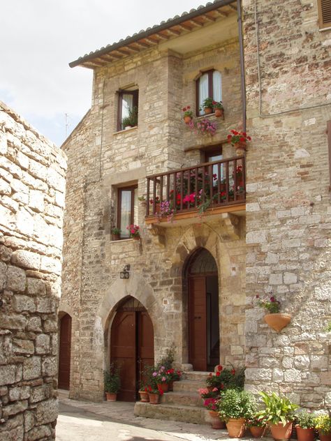 Small Italy House, Italy Stone House, Italian Brick House, Old Italian House Exterior, Small Italian House Exterior, Stone House Italy, Italian Small House, Italian Stone House, Small Italian House