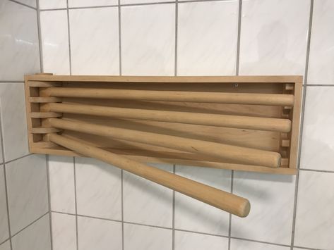 Kitchen Towel Drying Rack, Towel Drying Ideas, Diy Clothes Drying Rack, Towel Drying Rack, Laundry Closet Makeover, Diy Pallet Bed, Room Storage Diy, Kitchen Improvements, Diy Towels